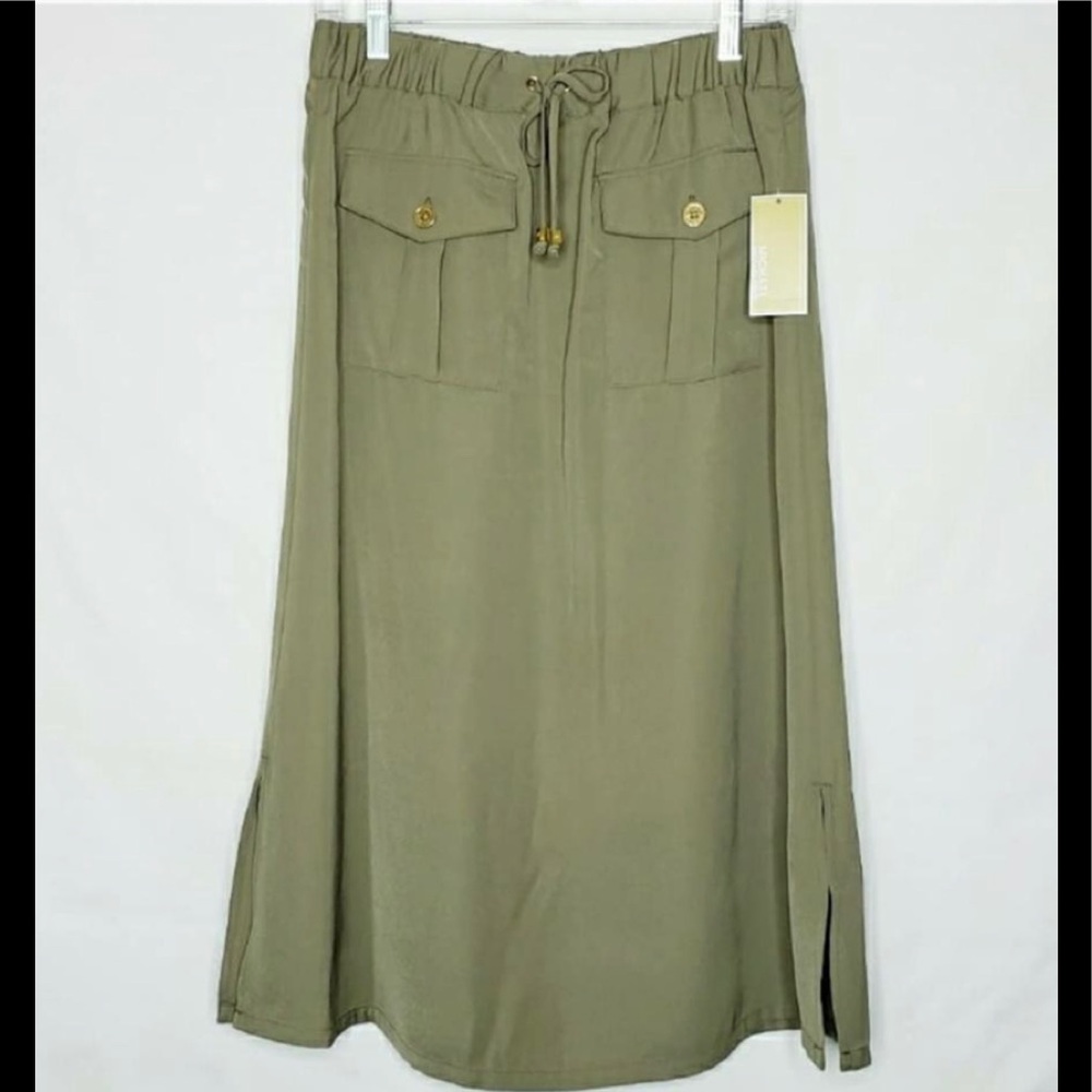 Michael Kors Skirt Safari Green color  size 8 .